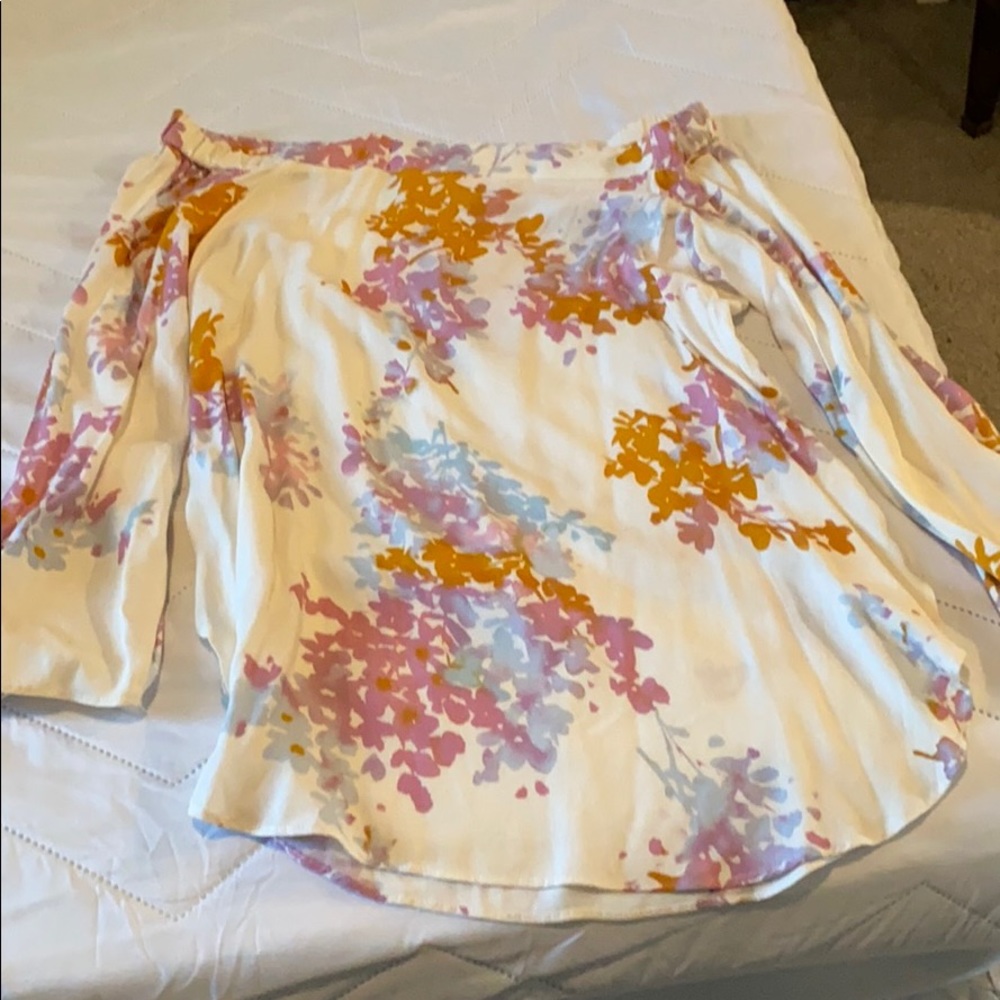 Long sleeve of the shoulder top